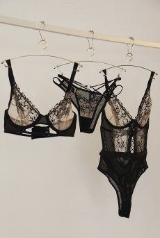 画像21: Vila-Blanes-bra | ブラジャー（ワイヤーあり・シースルー・ボタニカル刺繍・ブラック×ベージュ）  | Exquisite 高級ランジェリー【即日発送・サイズ交換NG】※メール便対象商品※輸入下着・ランジェリー    (21)