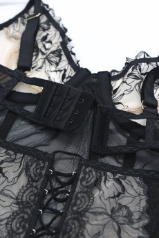 画像15: Vila-Blanes-corset | ガーターベルト付きコルセット＆タンガ2点セット（カップワイヤーあり・シースルー・ボタニカル刺繍・ブラック×ベージュ）   | 高級ランジェリー Exquisite【即日発送・サイズ交換NG】輸入下着・ランジェリー   (15)