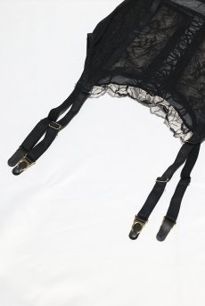 画像16: Vila-Blanes-corset | ガーターベルト付きコルセット＆タンガ2点セット（カップワイヤーあり・シースルー・ボタニカル刺繍・ブラック×ベージュ）   | 高級ランジェリー Exquisite【即日発送・サイズ交換NG】輸入下着・ランジェリー   (16)